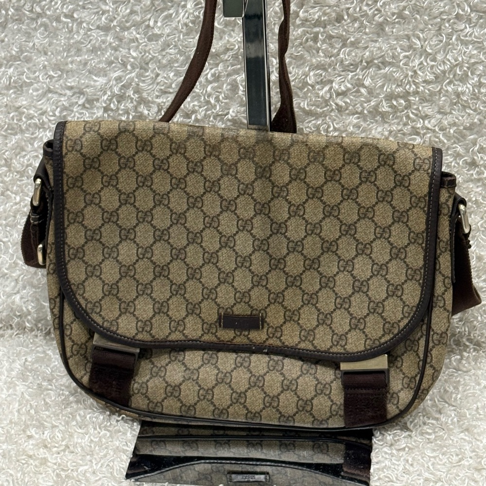 Gucci messenger bag!